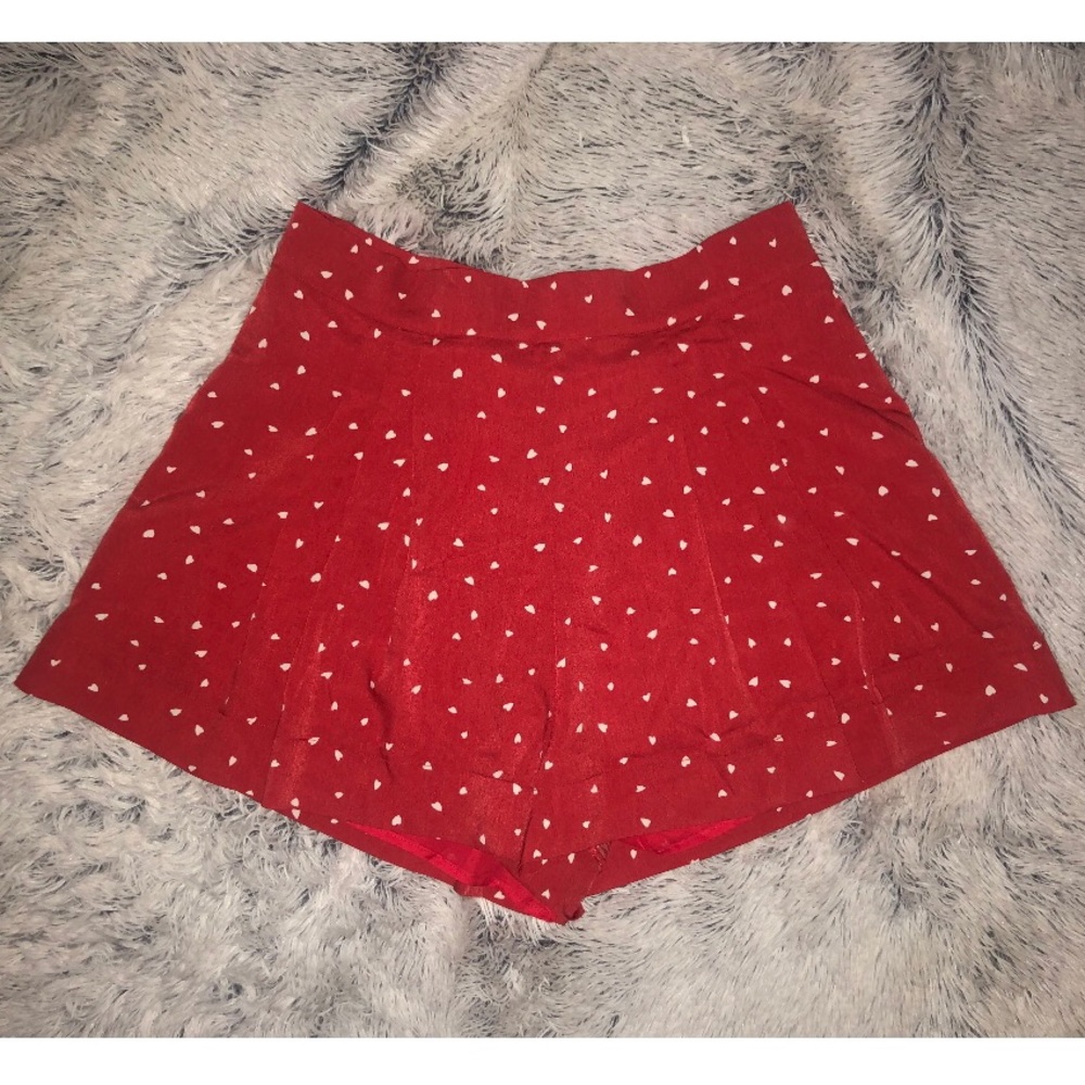 Red/white pleated flowy shorts with pockets